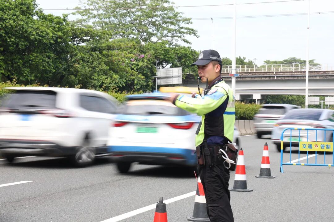 交警提醒：滨海西行主道2条车道恢复通行